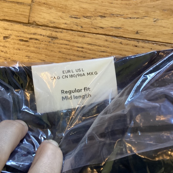 NWT H&M men cotton blend sweat shorts, black, size L - Picture 4 of 4